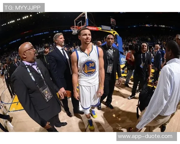 文班在比赛中展现惊人技巧克劳福德目瞪口呆无法自已